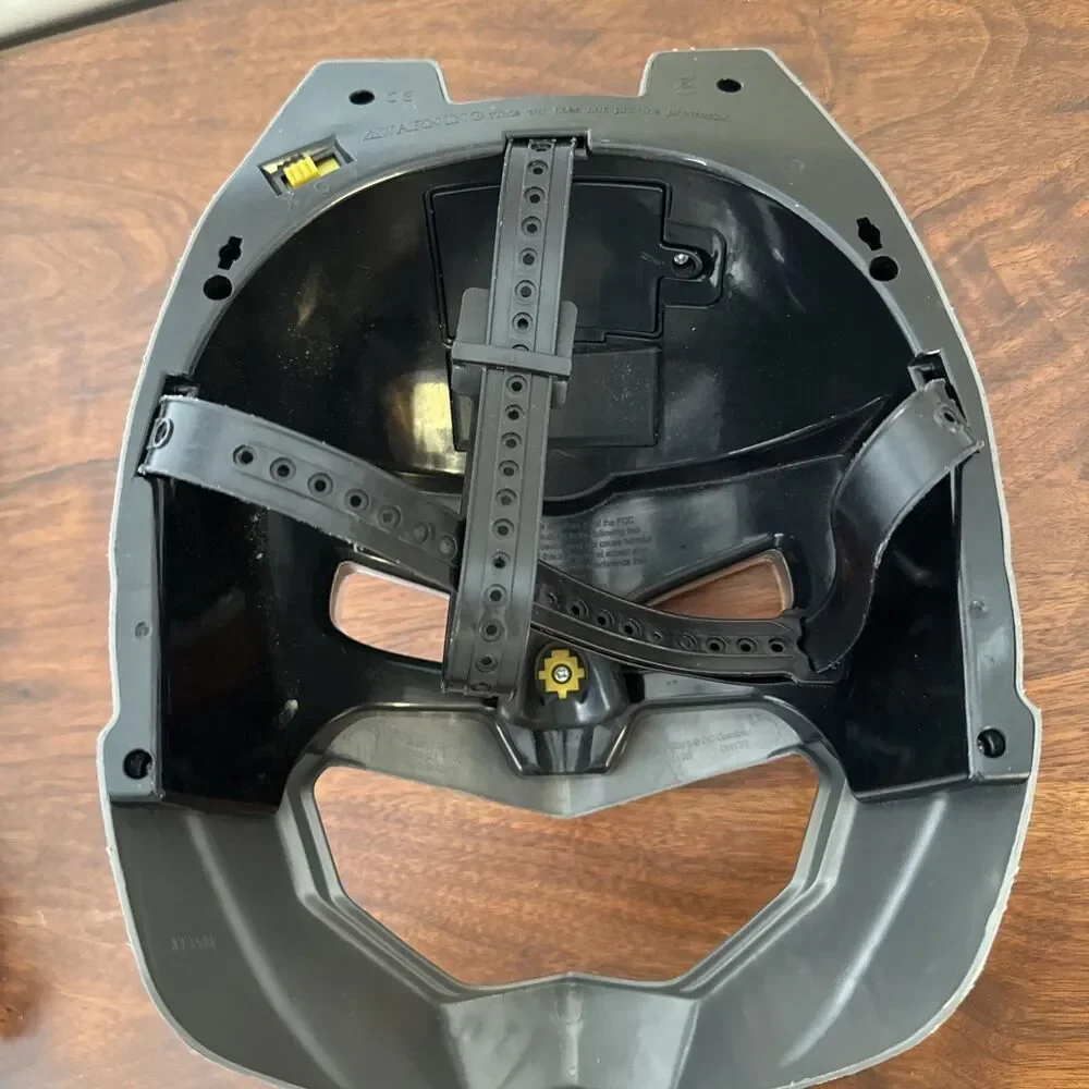 2015 DC Comics Batman Talking Voice Changer Mask with Lights and Sounds